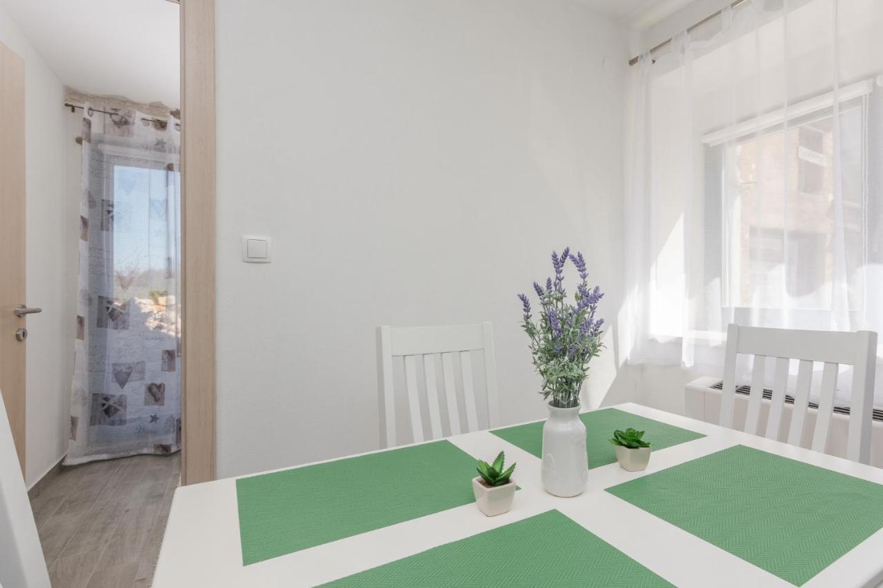 Apartmani Mustaca Dvori Privlaka  Eksteriør bilde