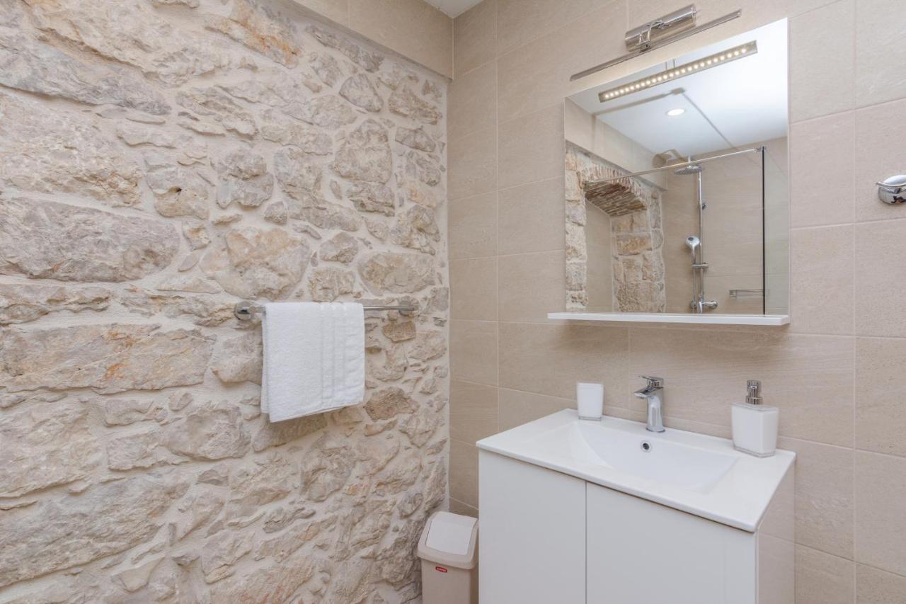 Apartmani Mustaca Dvori Privlaka  Eksteriør bilde