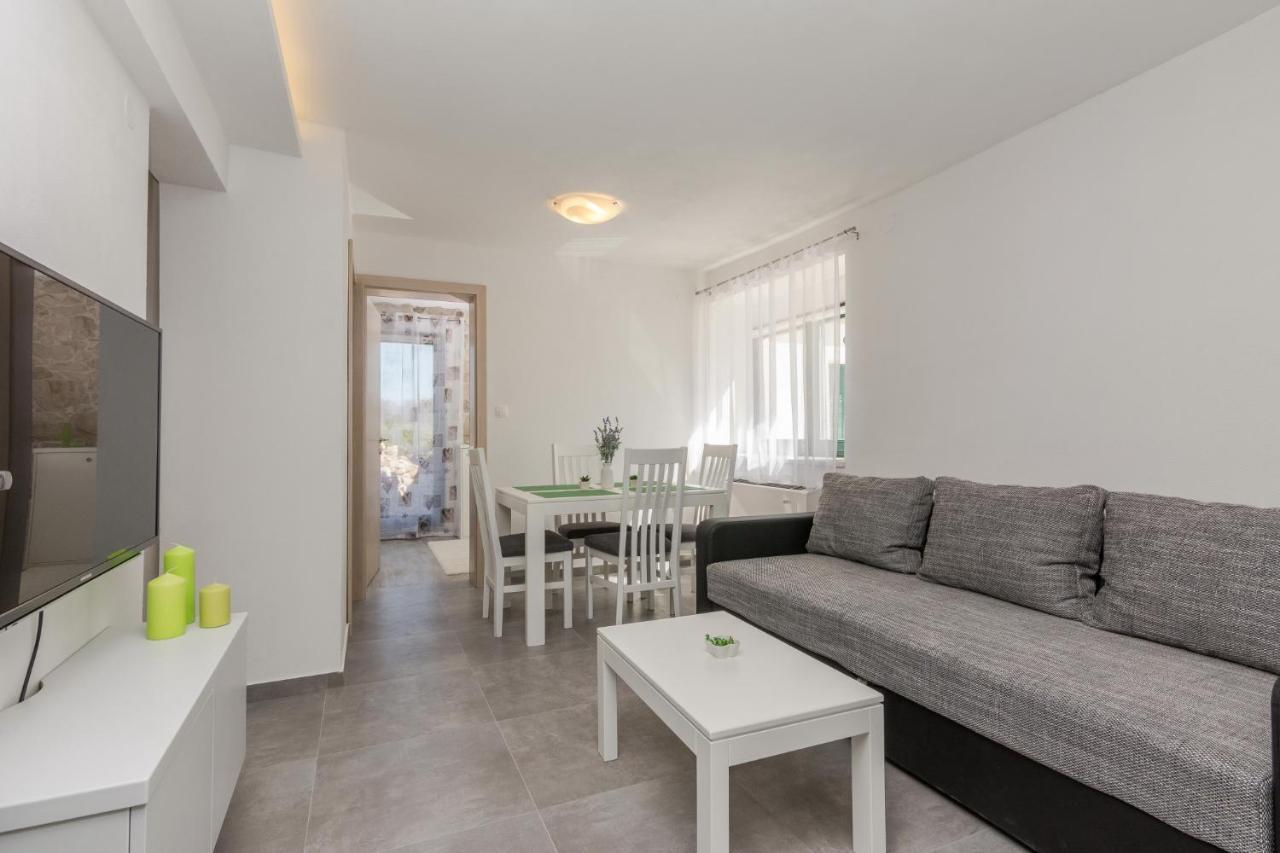 Apartmani Mustaca Dvori Privlaka  Eksteriør bilde