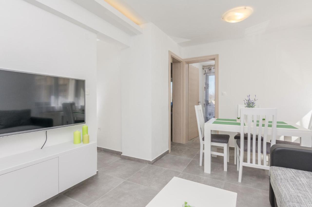 Apartmani Mustaca Dvori Privlaka  Eksteriør bilde