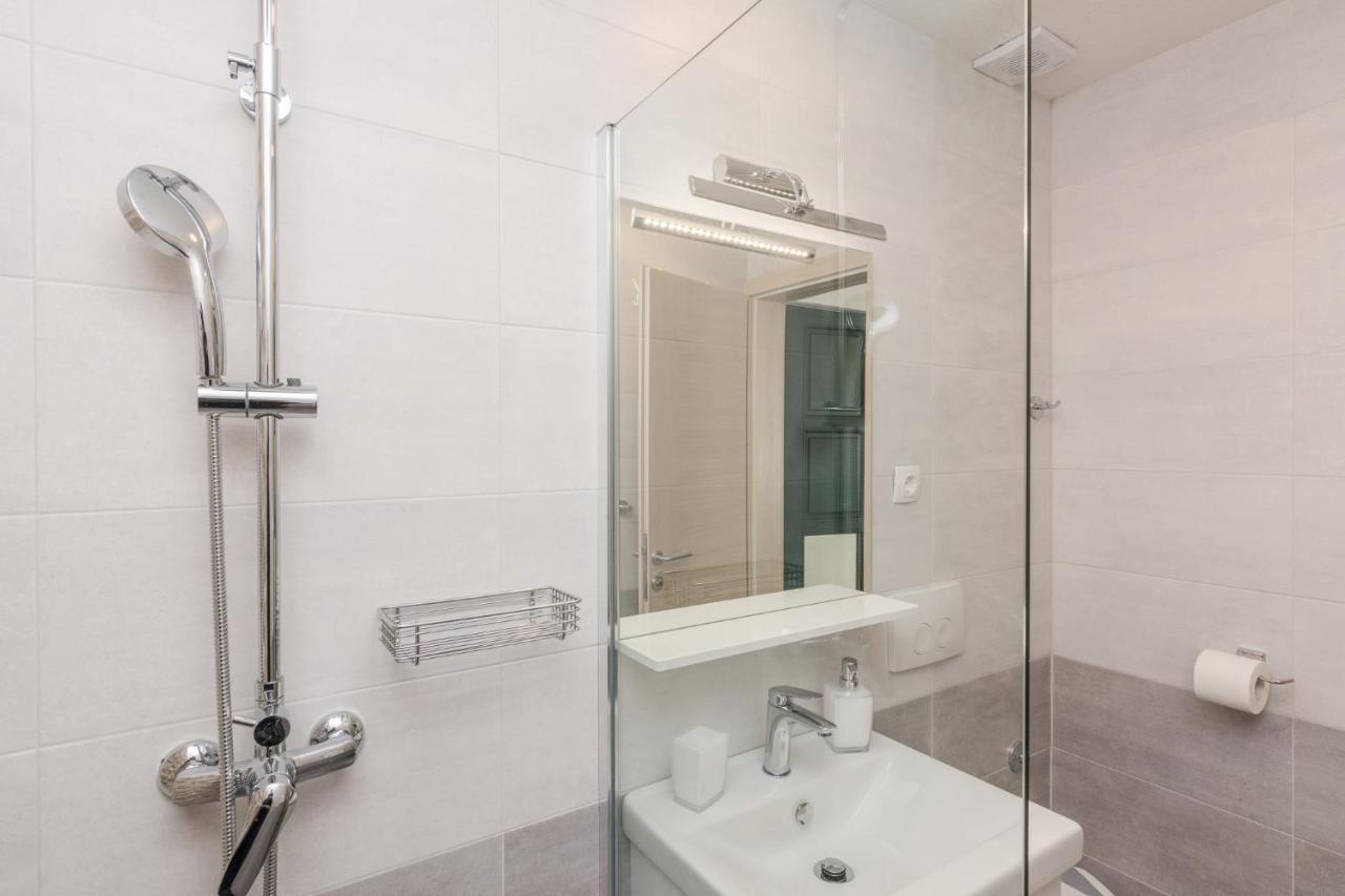 Apartmani Mustaca Dvori Privlaka  Eksteriør bilde
